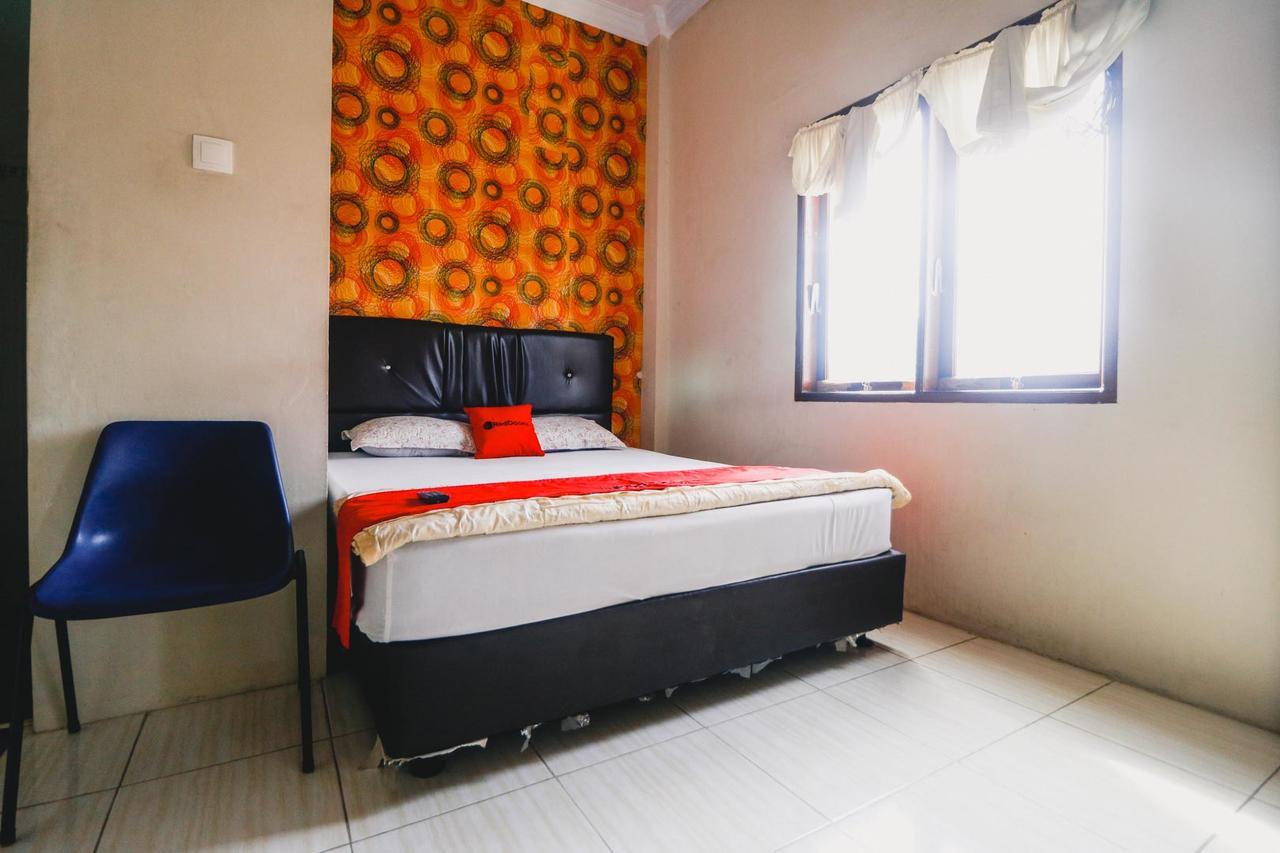 Reddoorz Near Jalan Gatot Subroto 2*