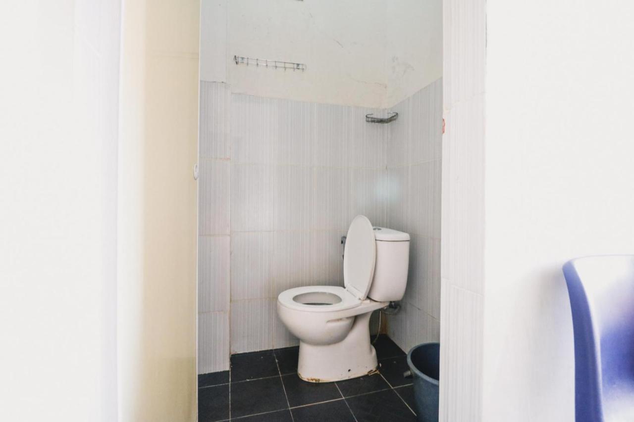 Wisma tamu Reddoorz Near Jalan Gatot Subroto 2*