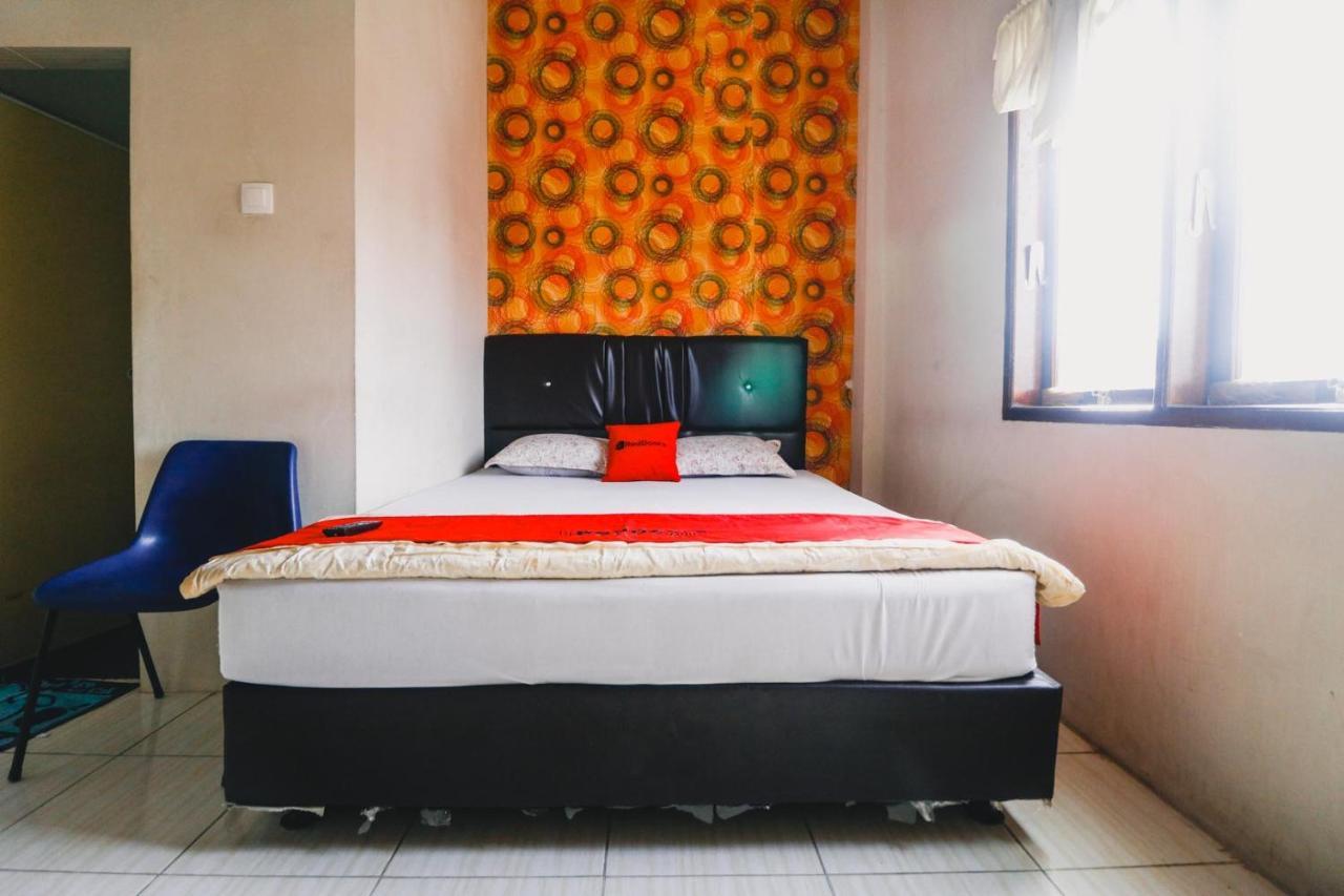 Reddoorz Near Jalan Gatot Subroto 2*