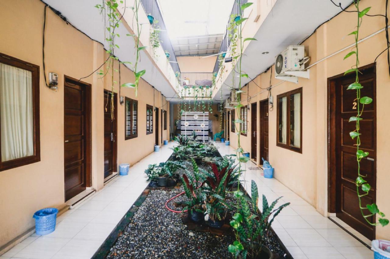 Wisma tamu Reddoorz Near Jalan Gatot Subroto 2*